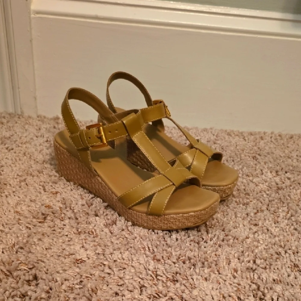 J.Jill Women's Tan Wedge Sandals EUC Size 7 (0718)